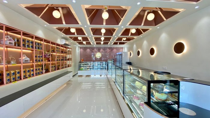 Premium interior with concealed air conditioning and designer ceiling